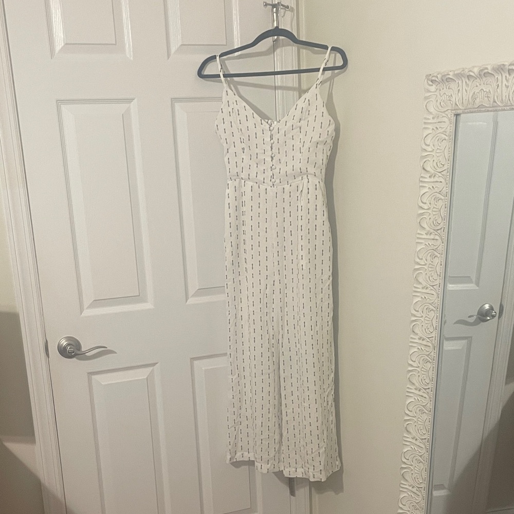 Elegant white and black pattered jumper